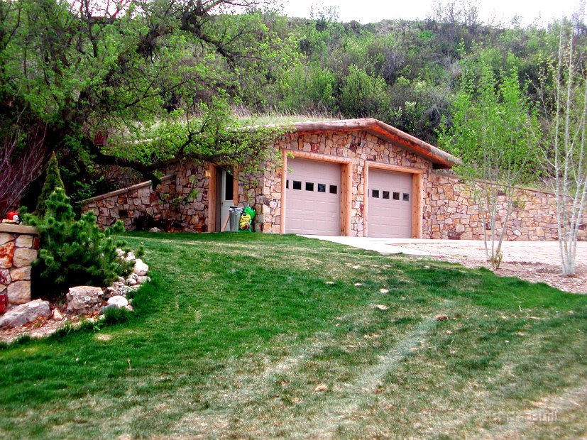 Earth sheltered garage
